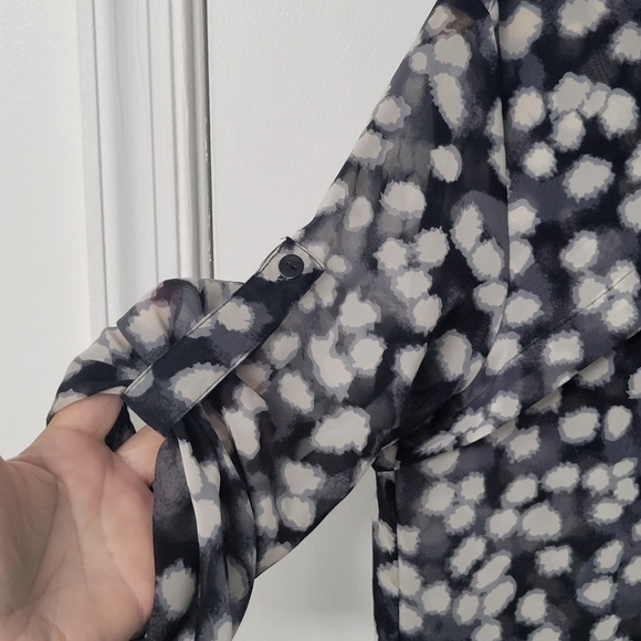 Women's Quintessential Black & Grey Roll Tab Sleeve Sheer Blouse Size Medium - Picture 8 of 13